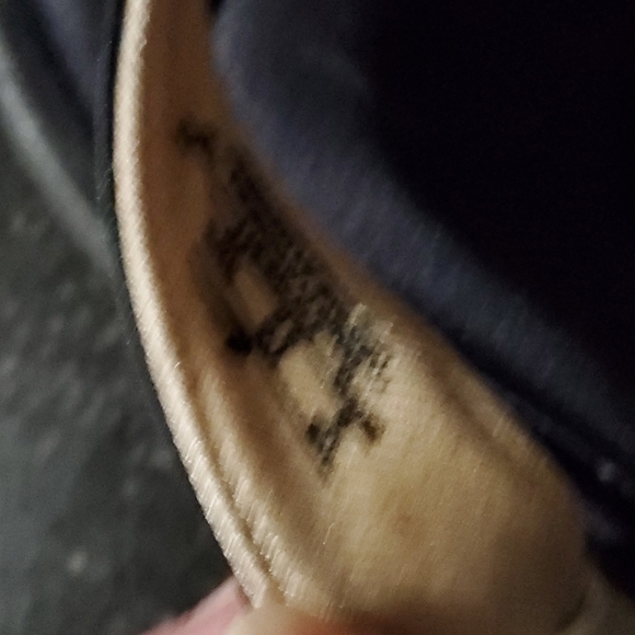 Womens Nike Flip-flops. Sz 8. Damage on one. See Photos. - Picture 5 of 7